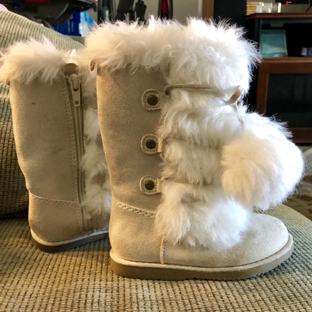 Fuzzy Pom Pom boots